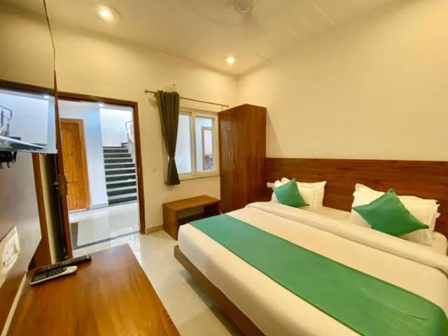 Triple One Hotel Tapovan Rishikesh,Near Laxman Jhula エクステリア 写真